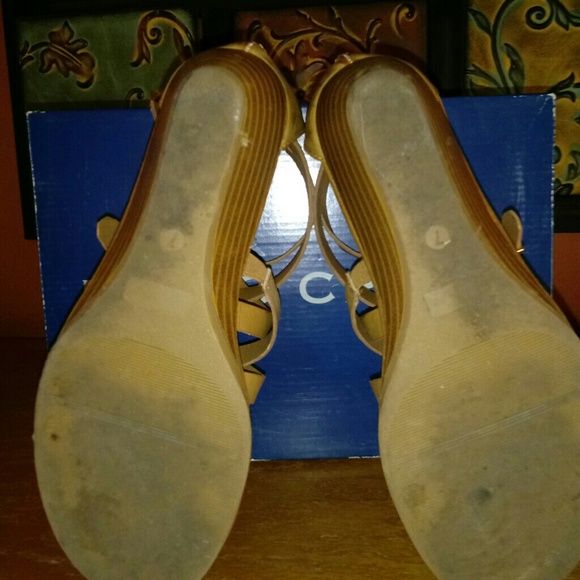 Falls Creek "MAKENA" Leather Strappy Sandals - Picture 4 of 6